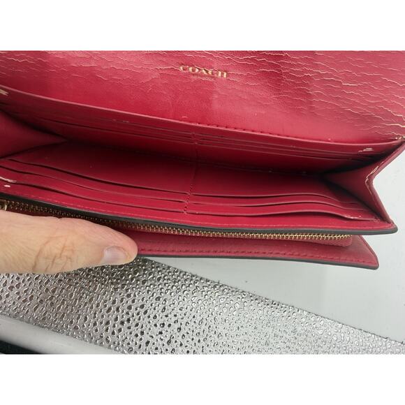 Coach Beige Red Leather Signature Tri-Fold Check-Book Buckle Wallet Used Once - Picture 4 of 5